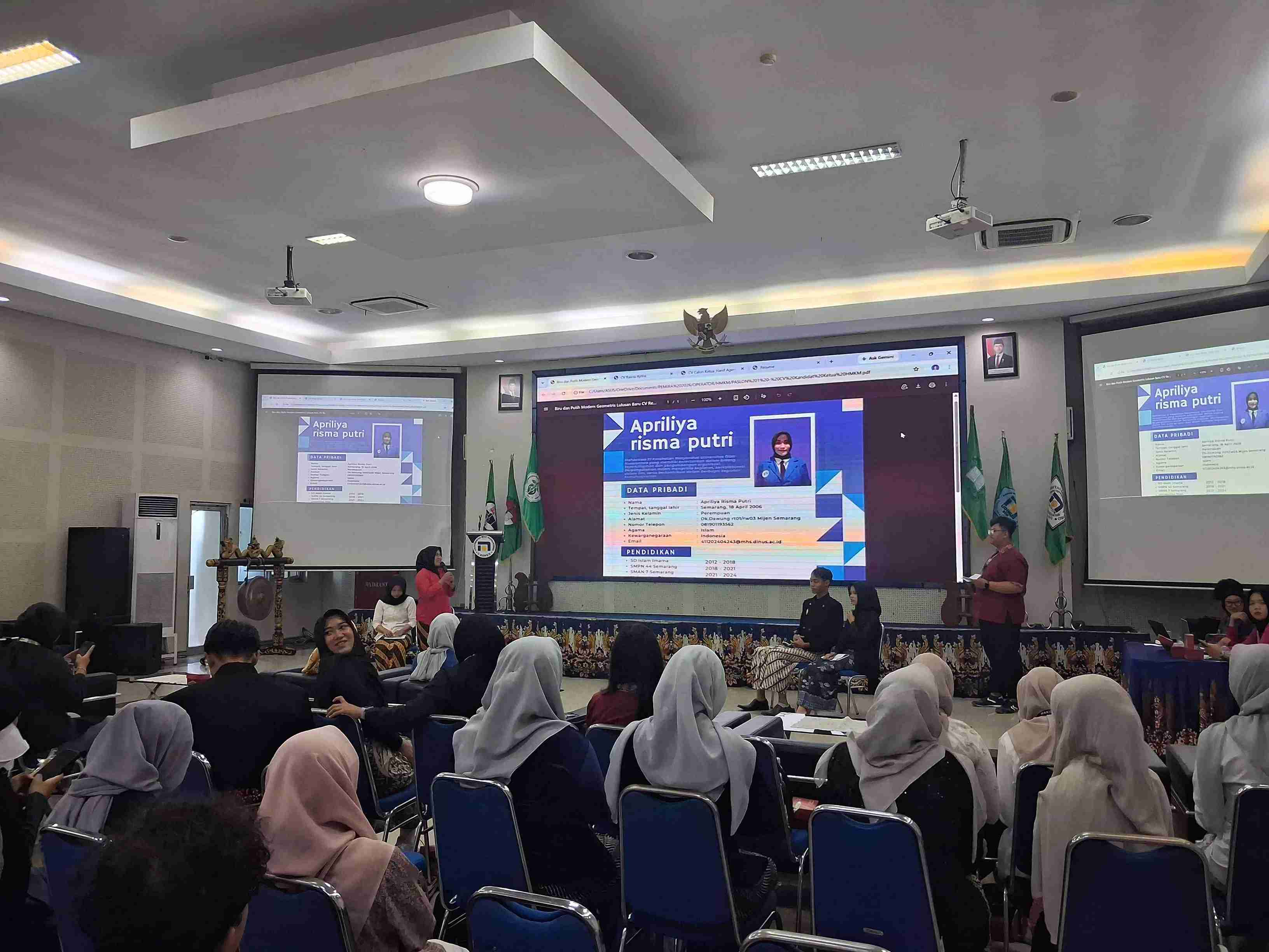 Presentasi dan Sesi debat kandidat calon ketua dan wakil ketua HMKM Day 1